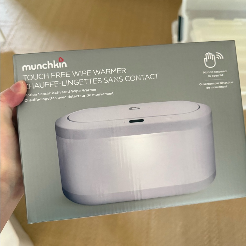 Munchkin Touch Free Wipe Warmer never opened!